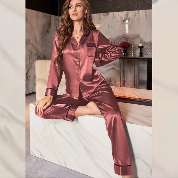 Luxurious Silky Satin Long Sleeve 2pc Pajamas Set in Paprika Sz XL Brand New - Picture 4 of 6